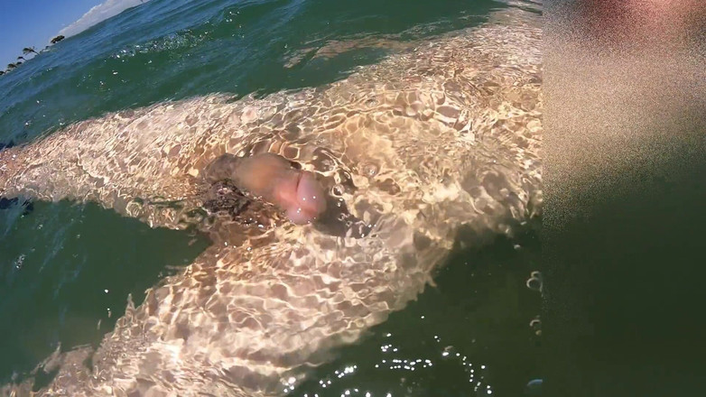 Cool Body: Spuszczę się tylko dla przyjemności uczucia wolnego, nagiego na publicznej...