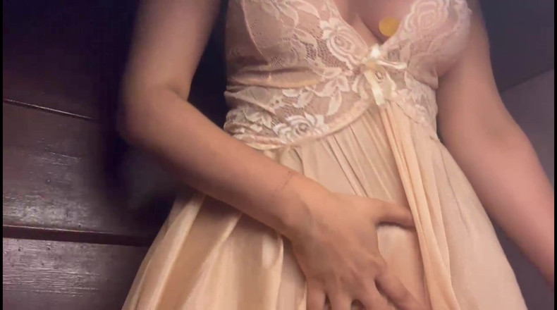 sexy_sunitaShowtime: Calda fidanzata indiana che gioca con tette e sgrillettamento di...