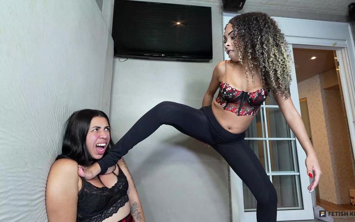 FetishKing: Karateka Foot Dominacja Babes - Sweet Feet Hard Kicks