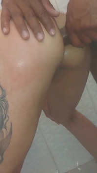 Une Femme Mince Se Tape Un Black Surdoué Dans Une Baise Hardcore Pendant Que Son Cocu Regarde