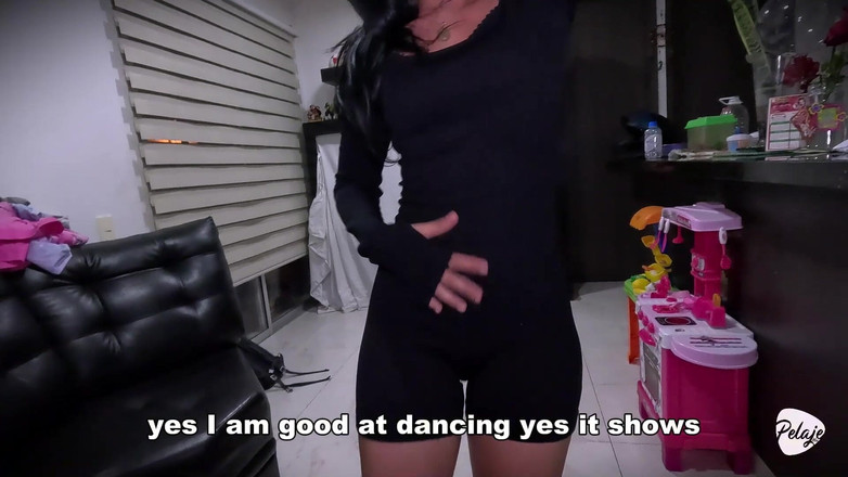 Pelaje mix: 私は配達員で、牛乳を配達しなければなりませんでした。彼は私の膣の中にミルクを入れて報酬を払いました。