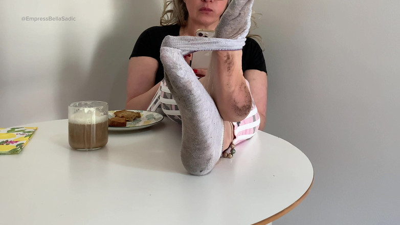 Empress Bella Sadic: Sexy vergoedingen en gerimpelde en vuile zolen van keizerin Bella...