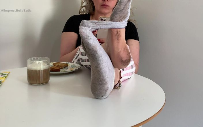 Empress Bella Sadic: Sexy poplatky a vrásčitá a špinavá chodidla carevny Bella Sadic Dirty