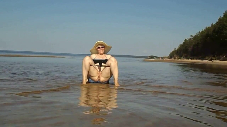 RedRoseRus: Hot On The Beach -15 (समुद्र तट -15 पर गर्म)