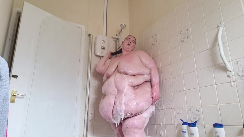 SSBBWLadyBrads: shower jiggles and washing pt 3