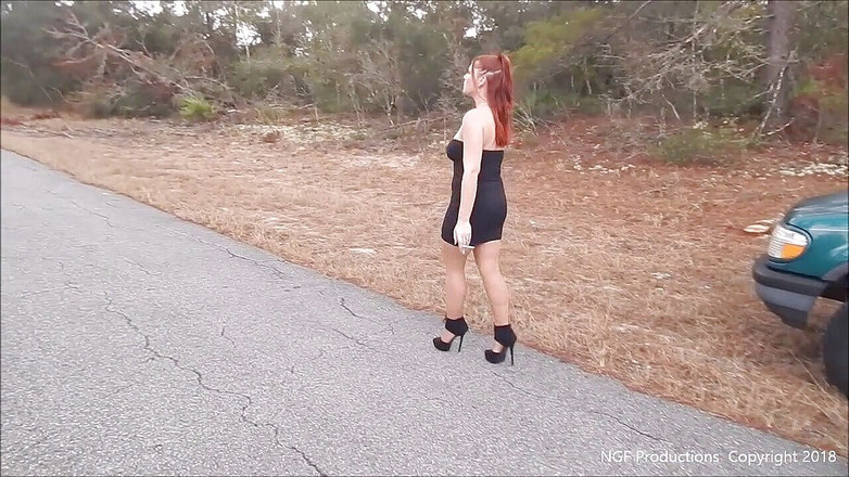 Nasty Girlfriends: Rebel uvízl, vzdá se zadku na plyn