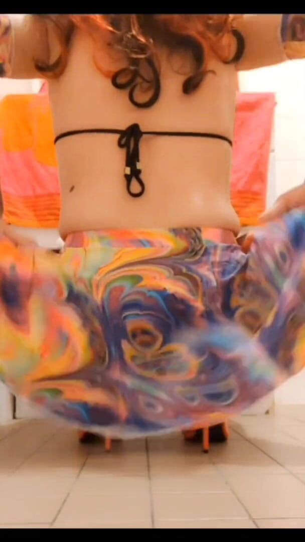 Lizzaali: Fast speed shaking and flapping to cumshot on my foot