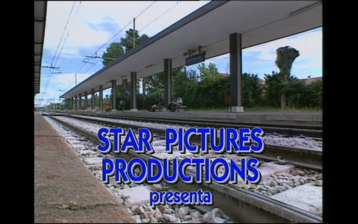 MMV films - The Original: Fetele fierbinți își fut curul și pizda de pule mari și dure
