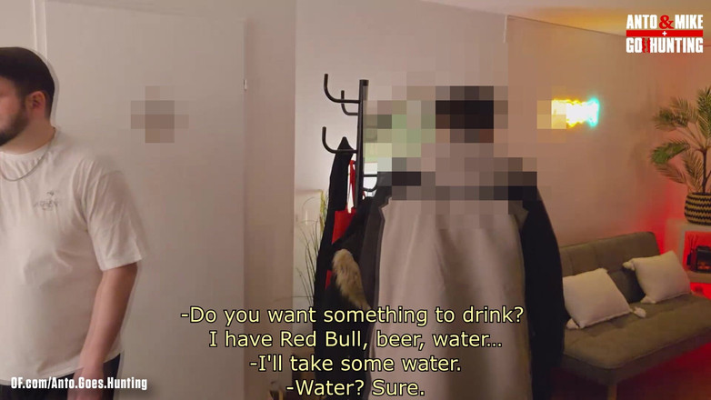 AntoGoesHunting: 勃起したトゥウィンクの生徒は戻りたがり、フェラされた後に初めて男性とセックスしようとします