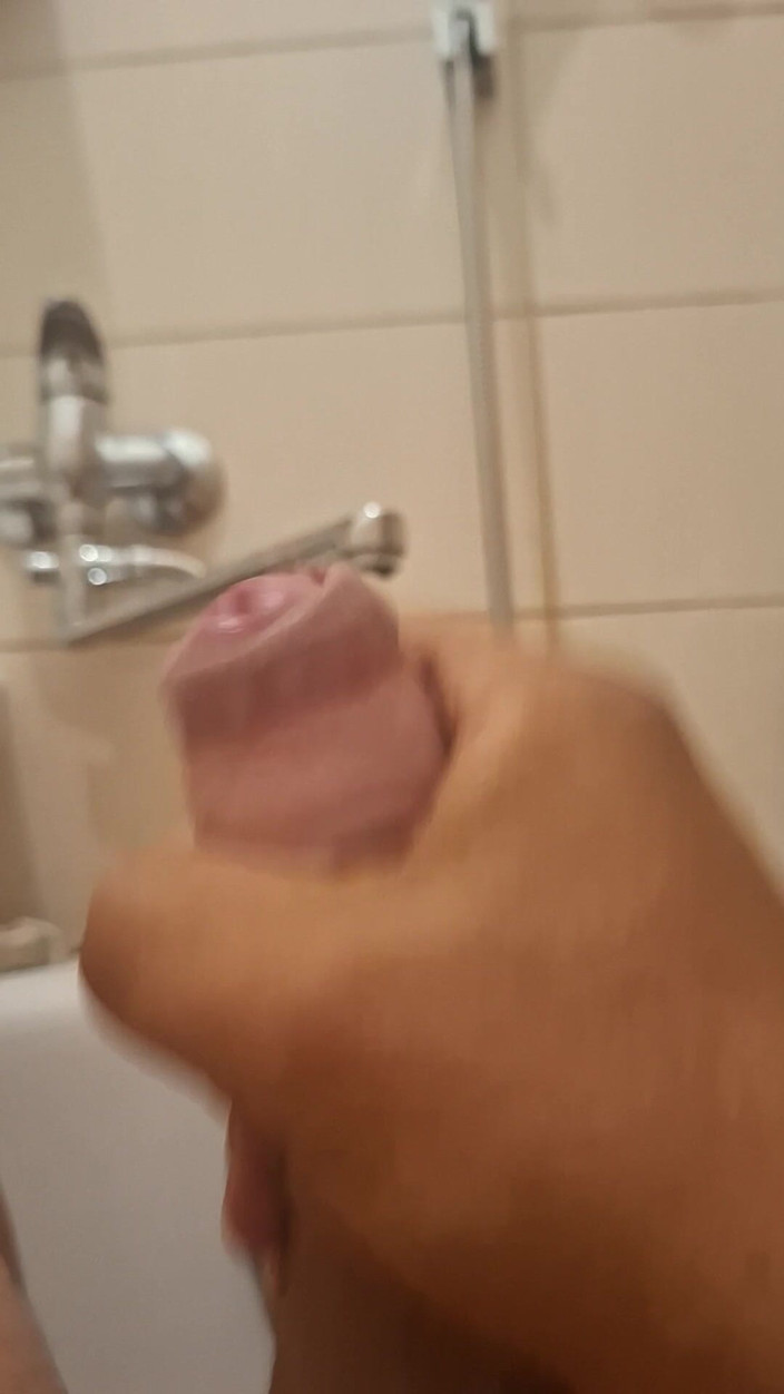 Tomeek Silver: Masturbated in the Bathtub