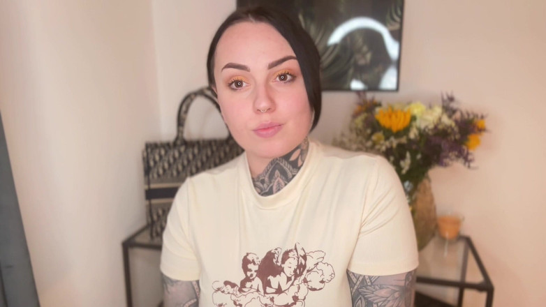 Miss Valentina: Cucked oleh teman lelaki submisif saya