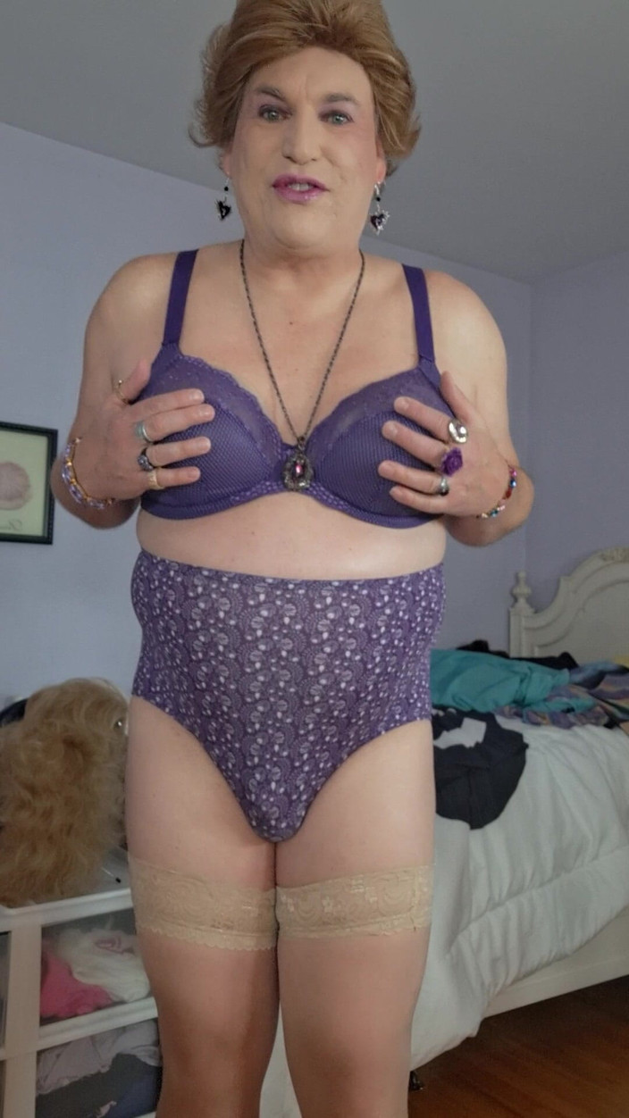 Victoria Lecherri: Saya sangat basah sekarang!