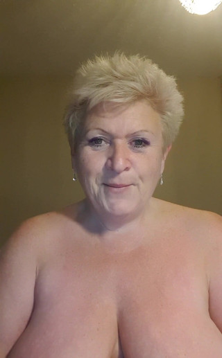 Uk Joolz: A message to my lovely fans...in video x