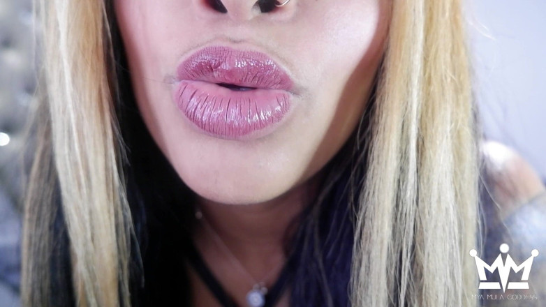 Mya Mula Goddess: Le labbra monella ti chiedono di inviare