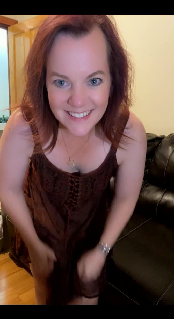 Ms Amanda: Tante seksi lagi ganti baju