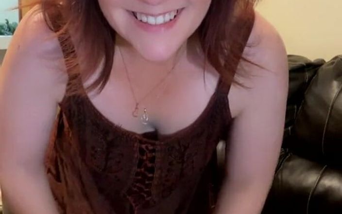 Ms Amanda: MILF membuka pakaian