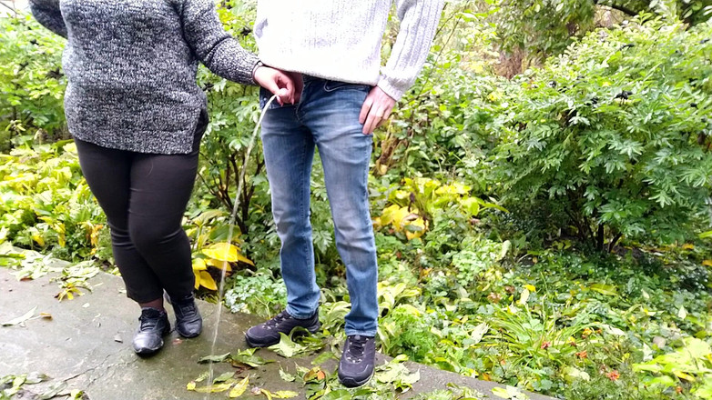 OurFetishLife: Bochtige met een prachtige kont houdt mijn pik vast