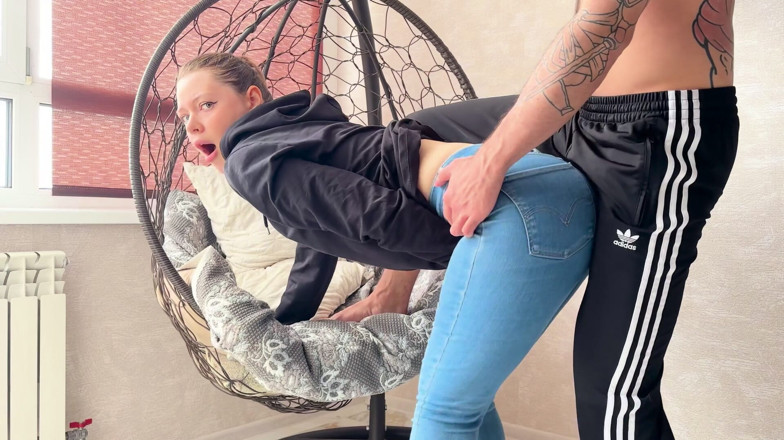 Spacenintenda: Tight Jeans Dry Hump: Nadržená nevlastní sestra má orgasmy na...