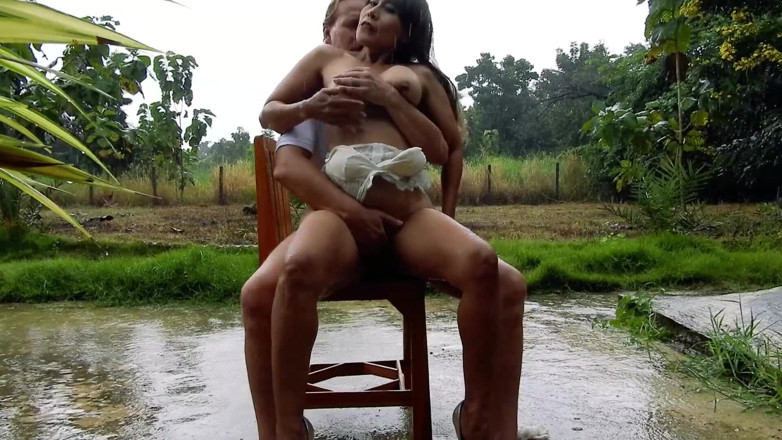 Asian Pussy Vision: Hardcore fucking on heavy rain outdoor