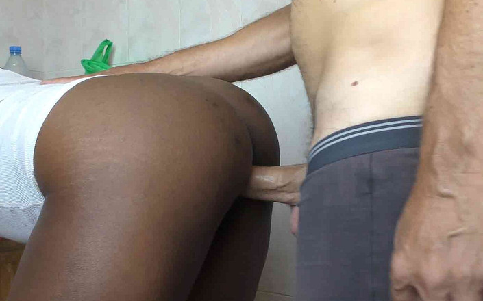 Bam-bulax: Người giúp việc da đen bị BWC bắn tinh trong nhà...