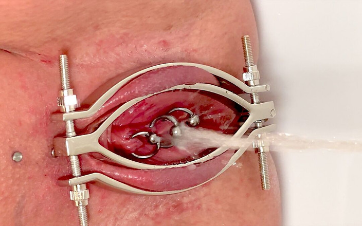 Aqua Pola: Aqua pola ateşli orta yaşlı seksi kadın tarafından 10 videonun çiş derlemesi