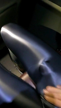 Ich komme in supertight leggings im bus und komme vom training zurück