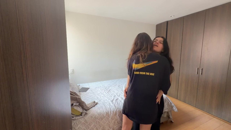scarlettandc: Two Women Struggle to Satisfy Themselves