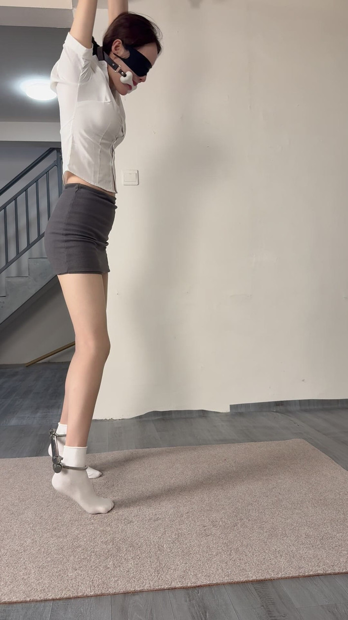 Yanmou: 一个办公室女士在下班后偷偷地要求她的主人在男朋友的背后预约工作