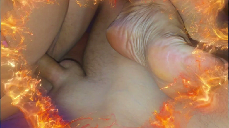 Anna Fire: Belas pernas para gozar