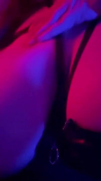 Titisan tetek satu buah dada besar