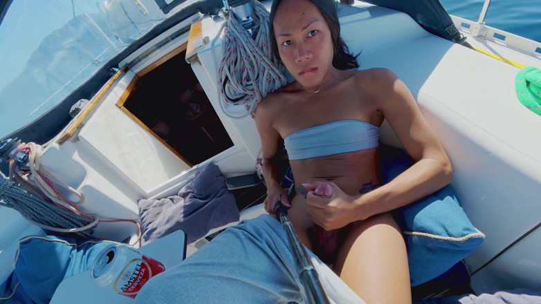 Princesss: Trans Bigcock Cumming a Thick and White Milk on Board.