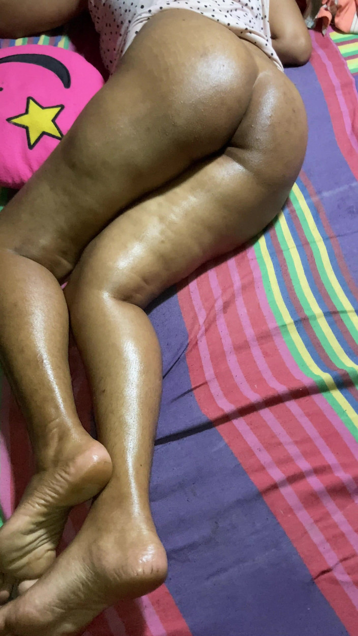 Tiyana: Глубокая глотка хотвайф, минет и миссионерский трах на кухне