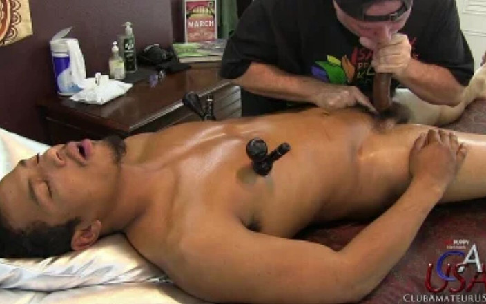 Club Amateur USA: Azgın masör Braydyn'e tatmin edici bir yarak masajı yapıyor