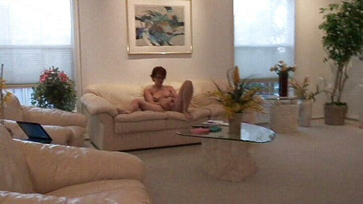 Popp Sylvie: Masukin botol ke dalam memekku dan entot aku. Popp Sylvie...