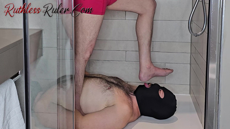 Ruthless ruler - maledom: Entraînement d’esclave dans les toilettes et humiliation