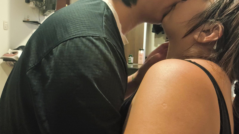 Moo DBOXXX: Make-out sezení se svobodnou macechou, Ona je bláznivá