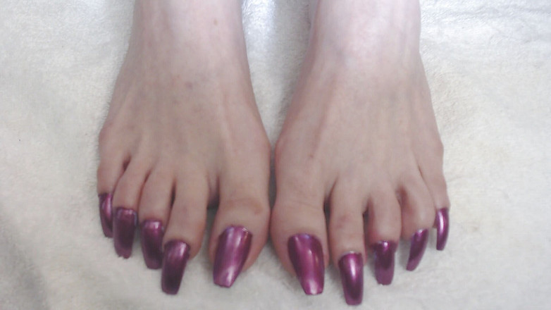 Abby Anna: 슈퍼 롱 메탈릭 핑크색 발톱