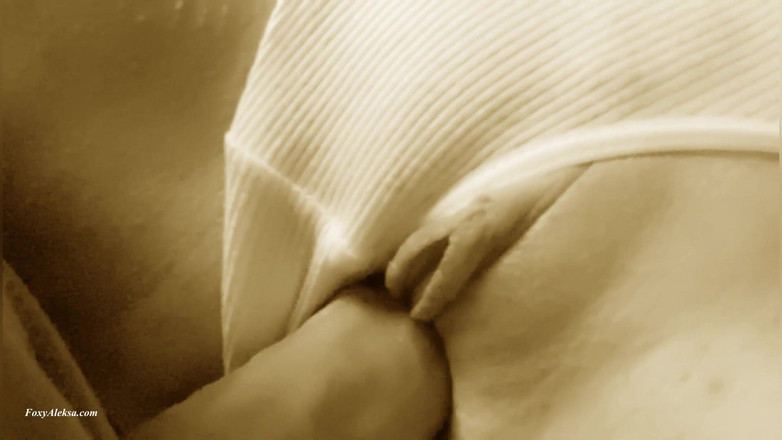 FoxyAleksa: Něžná kundička poprvé dostane sousedovo péro