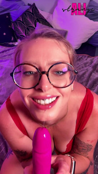 Blondine in Roter Edging-session Endet Mit Einem Massiven Orgasmus