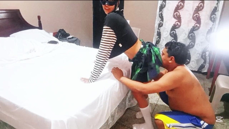 Skinnydanie21: 老师与18岁女学生发生性关系