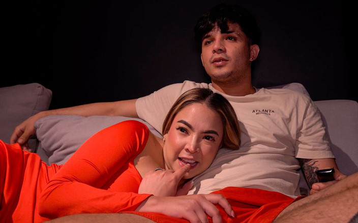 BigJackson: Kakak tiri terangsang, menggoda abang tirinya Vergon, yang berdada mahu...