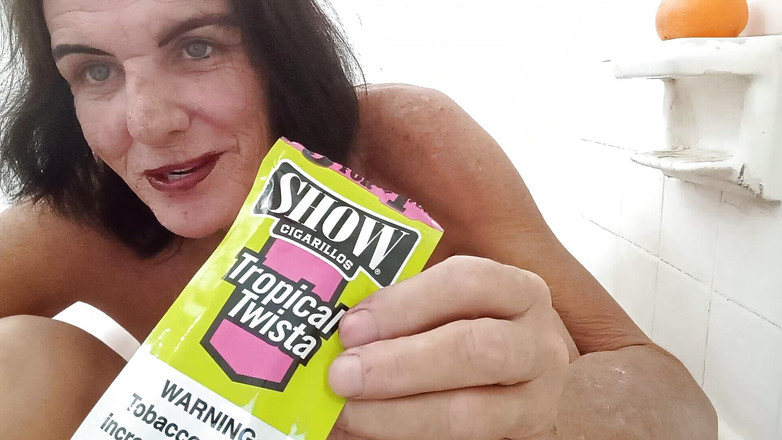 Lizzy Yum: Lizzy Yum VR augustus 2024 dilaten en masturberen #17 Fantasie badend poesje...