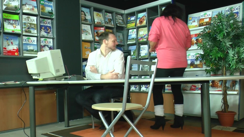 German amateur couples: Любительська німецька повія катається на члені в офісі