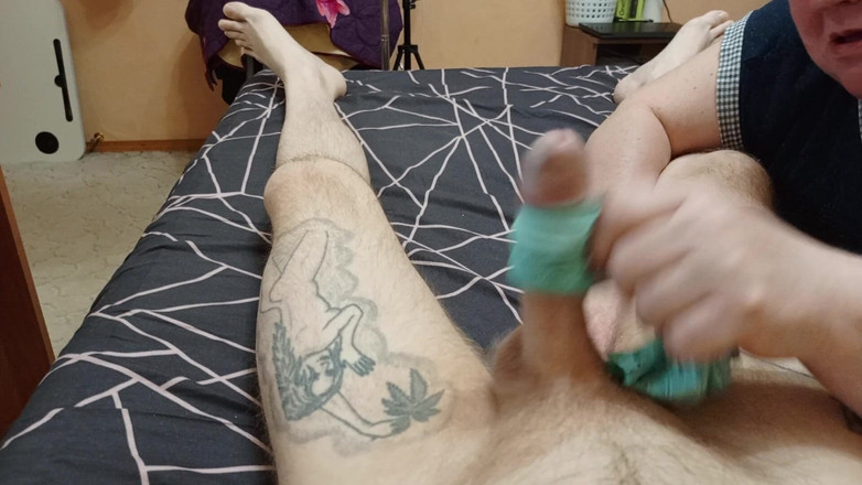 Zona901: Ibu mertua melancap batang saya dengan seluar dalamnya menghisap batang...