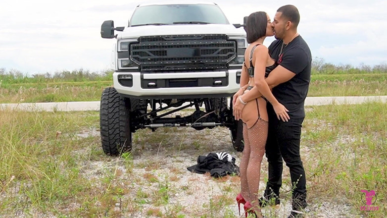 Teddy Tarantino: Big Booty Latina Victoria June Fucks Big Dick in Big...