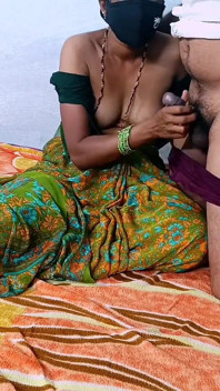Hintli ateşli evli kadın ev yapımı elle muamele sakso ayakla muamele amcık yalama sikiş boşalma derlemesi