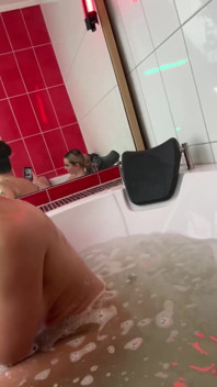 Billie and Micky in Whirlpool