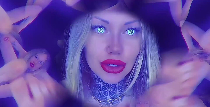 Goddess Misha Goldy: Des pieds infidèles en spirale ! Regarder fixement! Suivre! Lécher! Cliquer!...