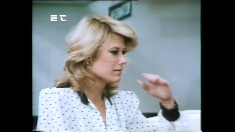 Vintage Usa: La segretaria sexy miLF con belle tette e figa pelosa...