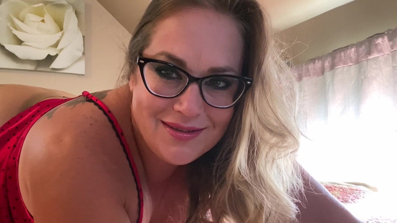 Lily Bay: 继母Lilybay被大黑屌打断